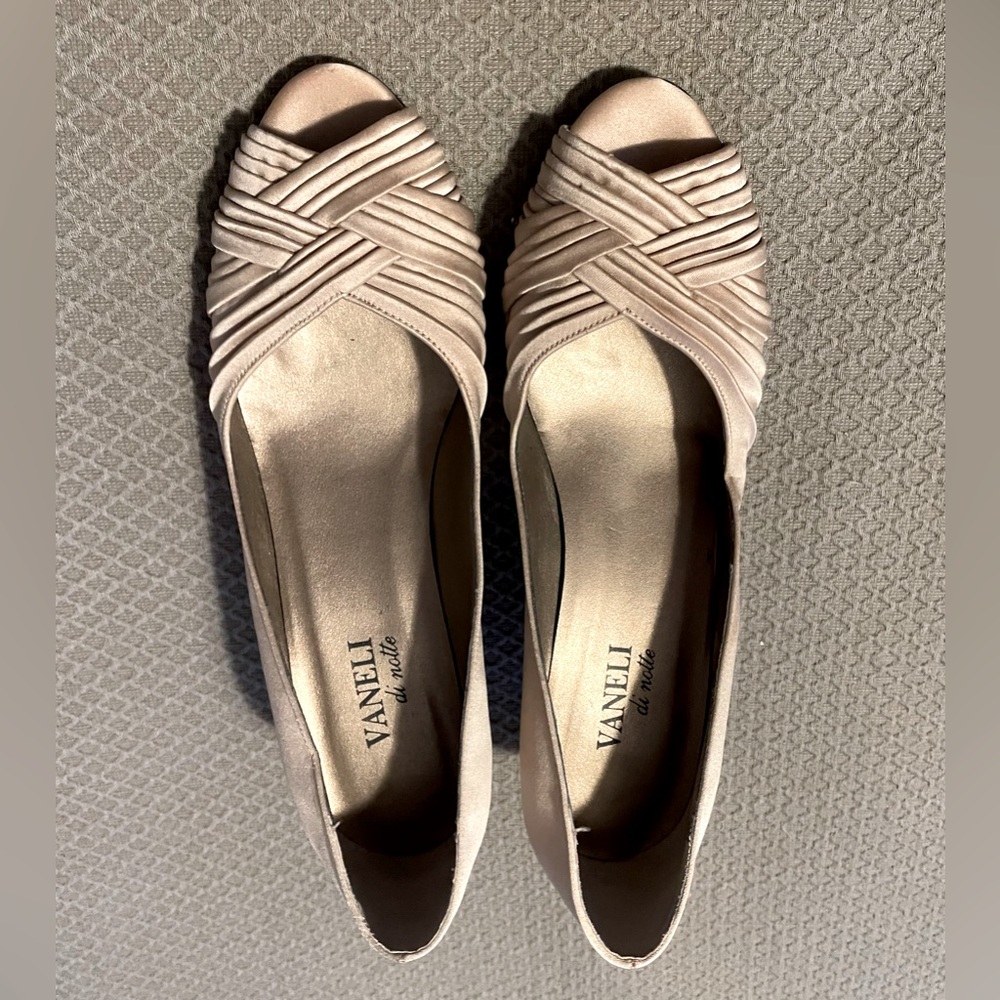 NWOB VANELi Dress Pumps, 9N